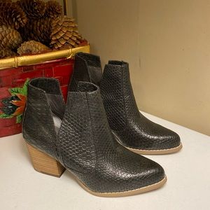 Not Rated Women’s Tarim Bootie